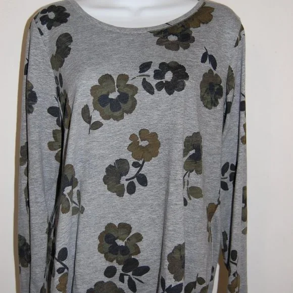"The Everyday Tee", grey tee with olive and black flowers - Picture 3 of 6